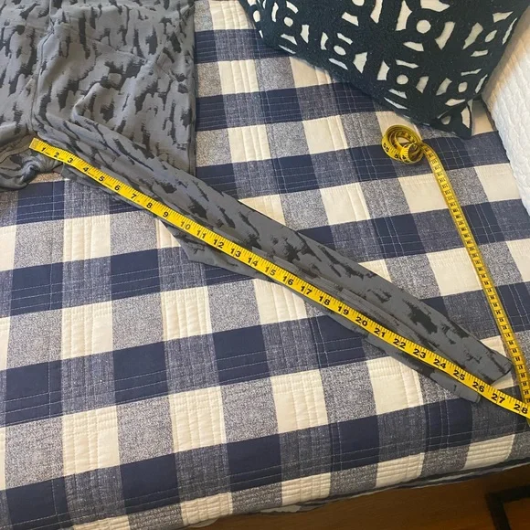 Lululemon Base Pace Size 14 leggings, rare gray and black pattern - Picture 4 of 5